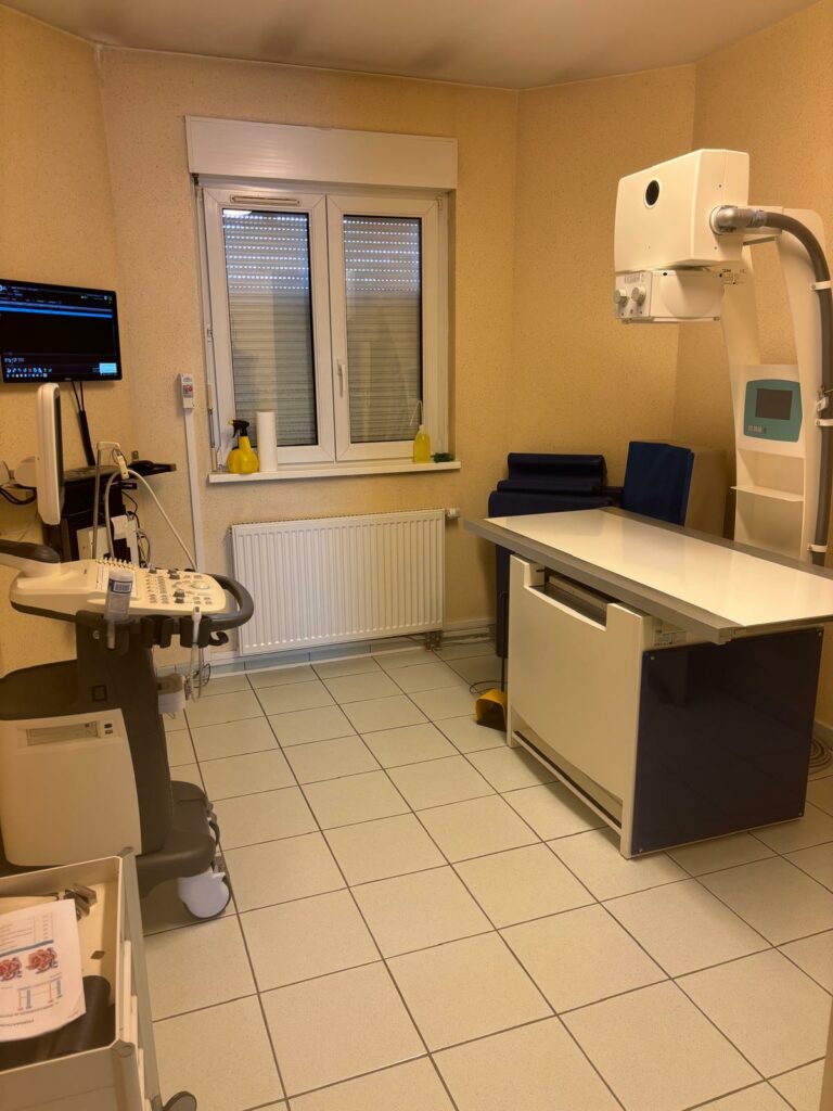La salle de radiographie de la clinique